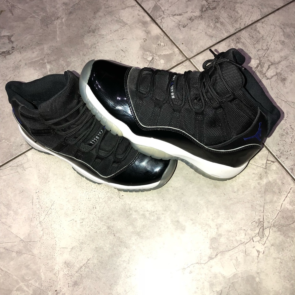 Retro 11 Jordan space jams